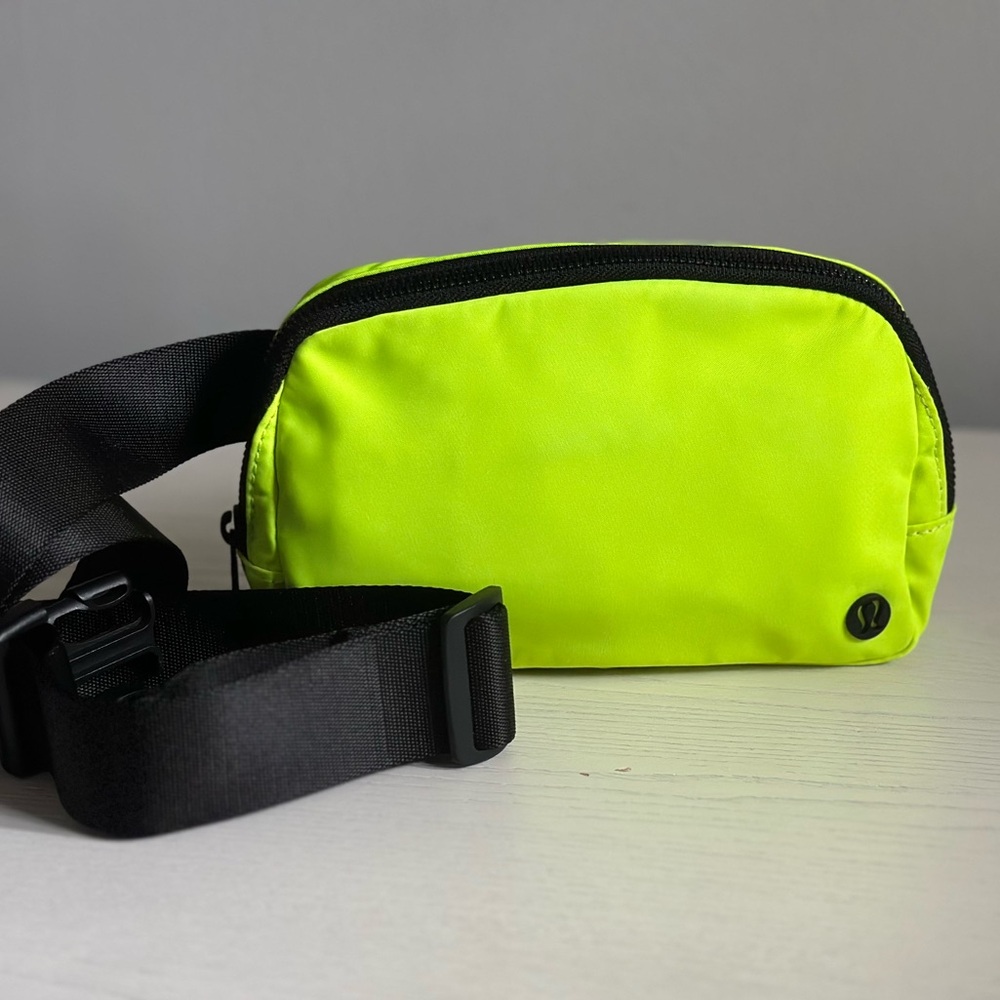 Everywhere Belt Bag with Long Strap 1L